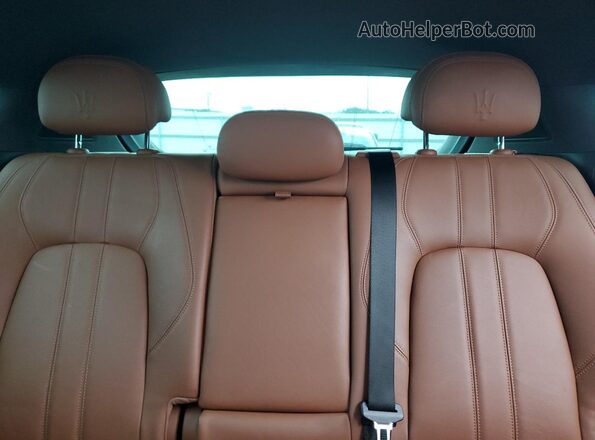 ZN661XUS2KX316651 2019 MASERATI LEVANTE Синий Вид задних сидений