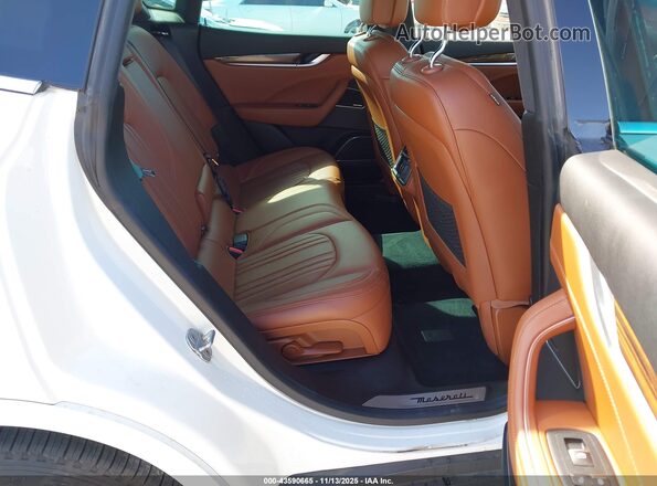 ZN661YUL9JX302307 2018 MASERATI LEVANTE White 