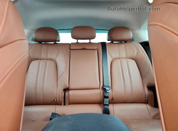 ZN661YUS2KX335884 2019 MASERATI LEVANTE White Вид задніх сидінь