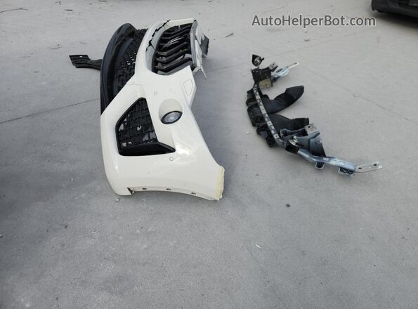 ZN661YUS2KX335884 2019 MASERATI LEVANTE White Вид наклейки з VIN-кодом