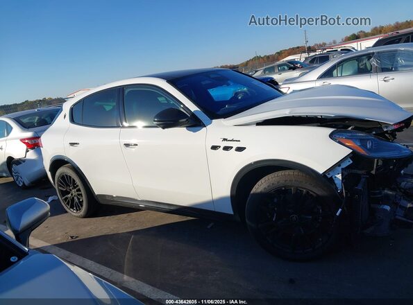 ZN6PMDBA9S7461190 2025 MASERATI GRECALE White Սալոնի 360 աստիճան տեսք