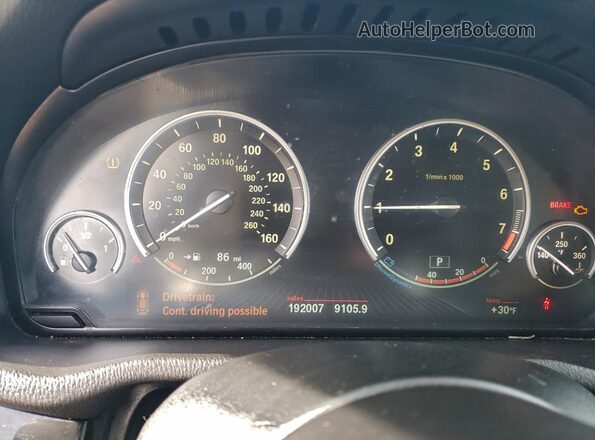 5UXXW3C57H0T78137 2017 BMW X4 White Widok tylnych siedzeń