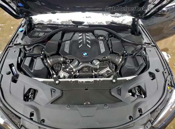 WBAGV8C01SCS40022 2025 BMW M8 Black ძრავის განყოფილების ხედი