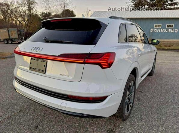 WA1AAAGE8MB010286 2021 AUDI E-TRON White Передня права чверть
