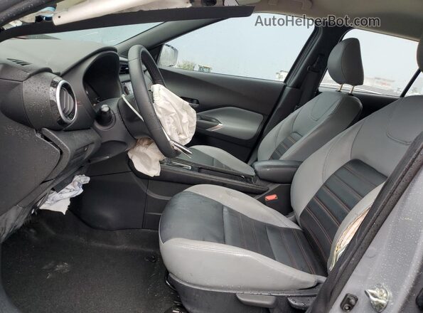 3N1CP5DV4PL489465 2023 NISSAN KICKS Серебряный Вид панели приборов