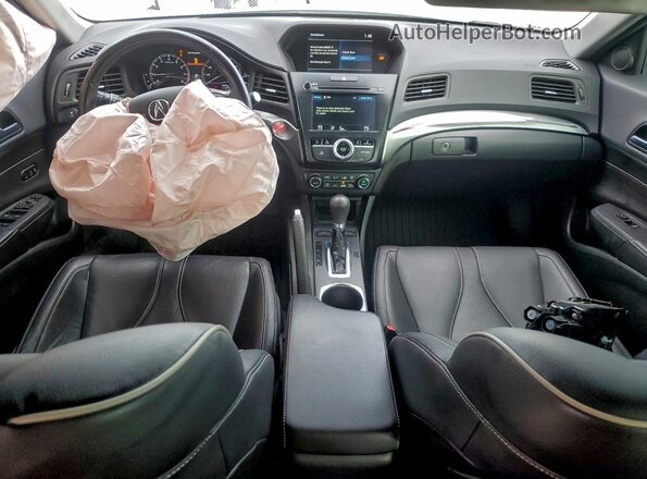 19UDE2F71KA011512 2019 ACURA ILX Silver Widok deski rozdzielczej