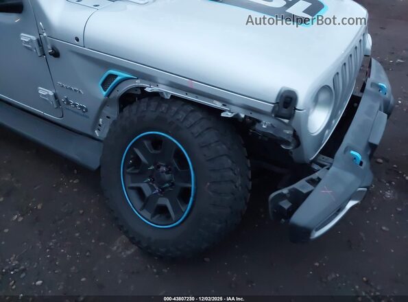 1C4JJXP6XNW228399 2022 JEEP WRANGLER Серебряный Вид спереди