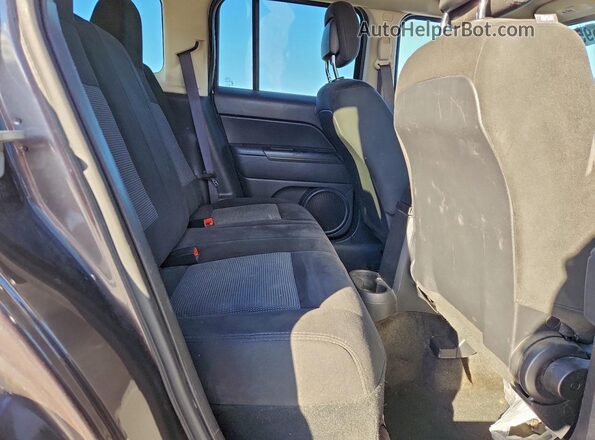 1C4NJRFB8HD159899 2017 JEEP PATRIOT Gray Widok tylnych siedzeń