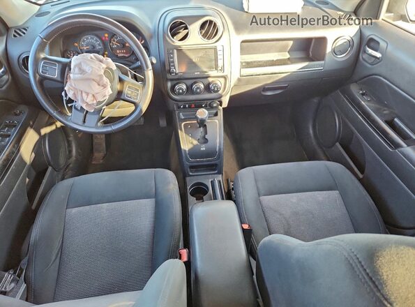 1C4NJRFB8HD159899 2017 JEEP PATRIOT Gray Widok deski rozdzielczej