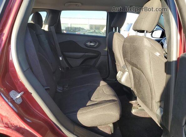 1C4PJLCB2HW549265 2017 JEEP CHEROKEE Red Widok wnętrza z tyłu