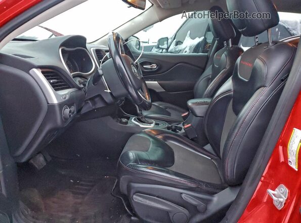1C4PJMBS0HW584121 2017 JEEP CHEROKEE Red Вид салону спереду