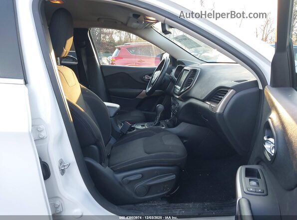 1C4PJMCB8HD220040 2017 JEEP CHEROKEE White Вид салону спереду