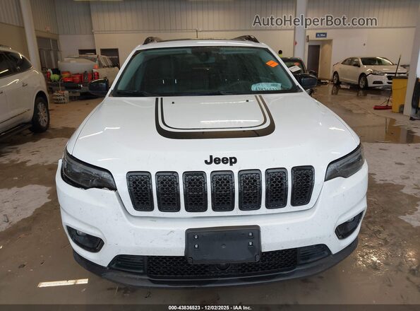 1C4PJMCX2ND540882 2022 JEEP CHEROKEE White Widok wnętrza z tyłu