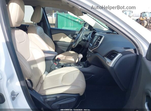 1C4PJMDS3HW545505 2017 JEEP CHEROKEE Белый Вид салона спереди