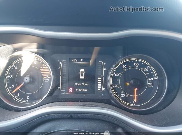 1C4PJMLX6JD527076 2018 JEEP CHEROKEE Black Հետևի նստատեղերի տեսք
