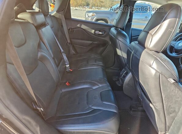 1C4PJMMB1PD110315 2023 JEEP CHEROKEE Charcoal Widok wnętrza z tyłu