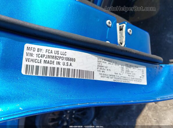 1C4PJMMB2PD106869 2023 JEEP CHEROKEE Blue Вид підкапотного простору