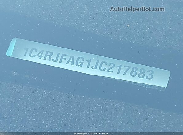 1C4RJFAG1JC217883 2018 JEEP GRAND CHEROKEE Beige Widok deski rozdzielczej