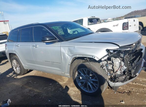 1C4RJGEG3P8811452 2023 JEEP GRAND CHEROKEE Silver Вид задньої частини салону