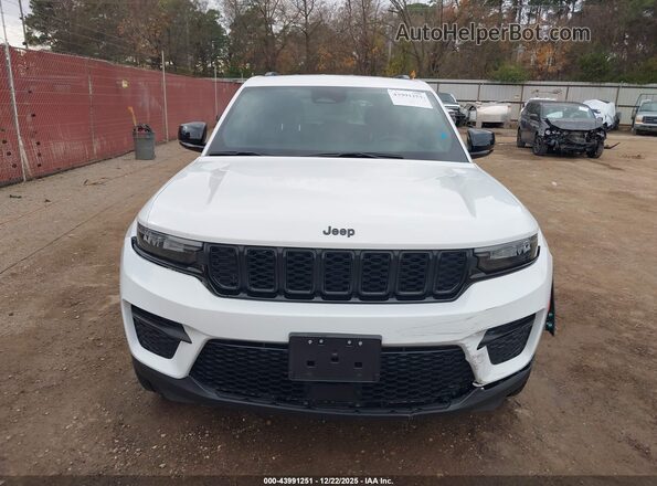 1C4RJHAG0PC586125 2023 JEEP GRAND CHEROKEE Белый Вид панели приборов