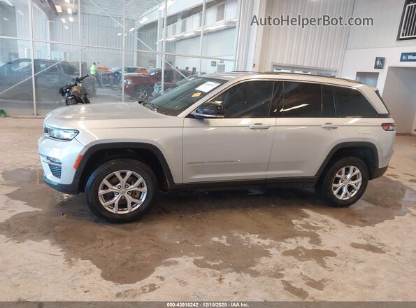 1C4RJHBG1N8577111 2022 JEEP GRAND CHEROKEE Silver 360 interior view
