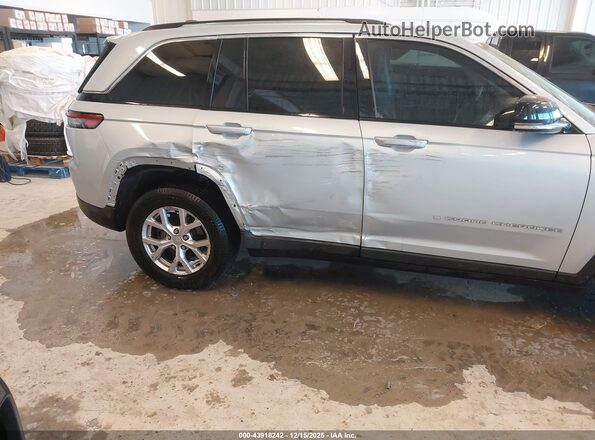 1C4RJHBG1N8577111 2022 JEEP GRAND CHEROKEE Silver Front view