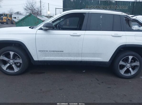 1C4RJHBG3PC527696 2023 JEEP GRAND CHEROKEE White 360 interior view