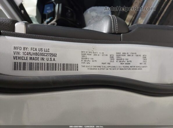 1C4RJHBG9SC272562 2025 JEEP GRAND CHEROKEE Silver Շարժիչի բաժամունքի տեսք