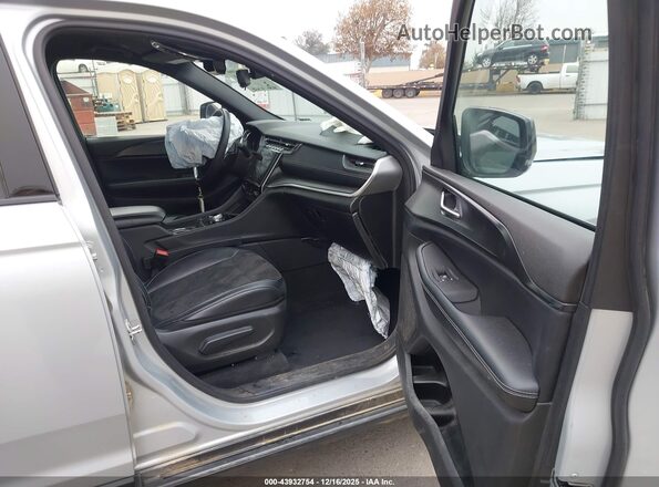 1C4RJKAG5P8895010 2023 JEEP GRAND CHEROKEE L Серебряный Вид салона спереди