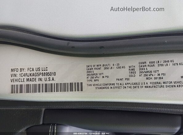 1C4RJKAG5P8895010 2023 JEEP GRAND CHEROKEE L Серебряный Вид подкапотного пространства