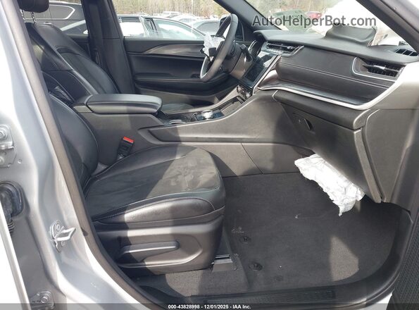 1C4RJKAGXP8101537 2023 JEEP GRAND CHEROKEE L Silver Вид салону спереду