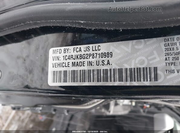 1C4RJKBG2P8710989 2023 JEEP GRAND CHEROKEE L Black Շարժիչի բաժամունքի տեսք
