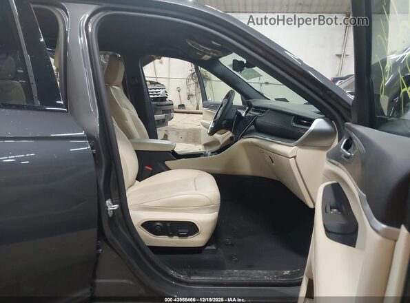 1C4RJKBG2P8865008 2023 JEEP GRAND CHEROKEE L Gray Widok wnętrza z przodu