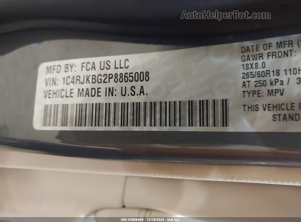 1C4RJKBG2P8865008 2023 JEEP GRAND CHEROKEE L Gray Widok komory silnika