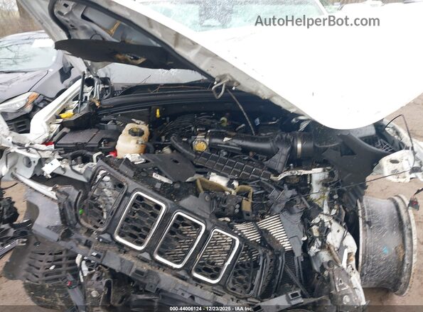 1C4RJKBG4N8506725 2022 JEEP GRAND CHEROKEE L White Rear view