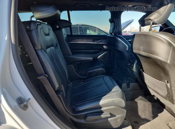 1C4RJKDG3N8558683 2022 JEEP GRAND Белый Вид задней части салона