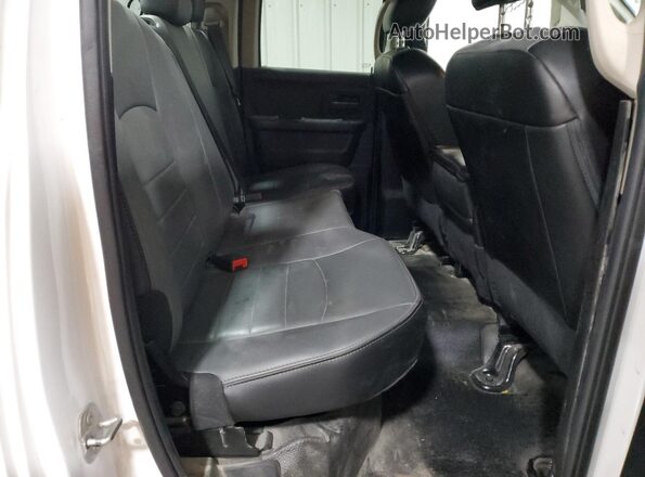 1C6RR7FG3NS230158 2022 RAM 1500 White Вид задніх сидінь