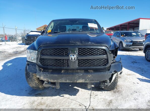 1C6RR7FT0JS343167 2018 RAM 1500 Черный Вид щитка приборов