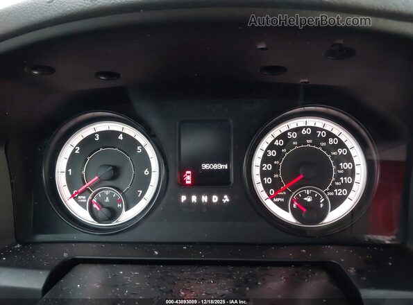 1C6RR7KT1GS158589 2016 RAM 1500 Красный Вид задних сидений