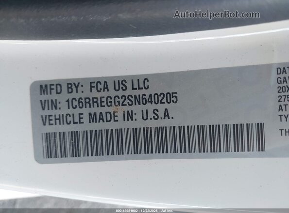 1C6RREGG2SN640205 2025 RAM 1500 White Vista del compartimento del motor