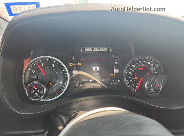 1C6RREJM4NN187627 2022 DODGE RAM Silver ხელსაწყოთა პანელის ხედი