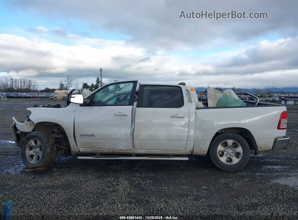 1C6SRFFT4LN421561 2020 RAM 1500 White Widok wnętrza z tyłu