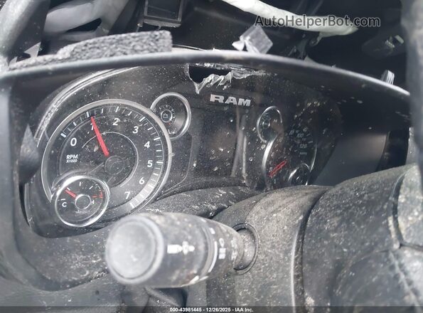 1C6SRFFT4LN421561 2020 RAM 1500 White Widok tylnych siedzeń