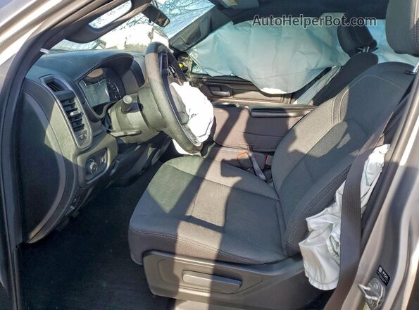 1C6SRFGT8RN171202 2024 RAM 1500 Серебряный Вид салона спереди