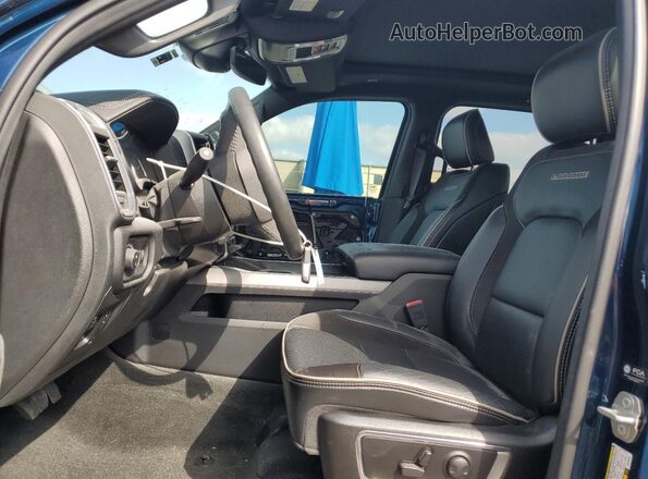 1C6SRFJT5RN202639 2024 RAM 1500 Blue Widok wnętrza z przodu