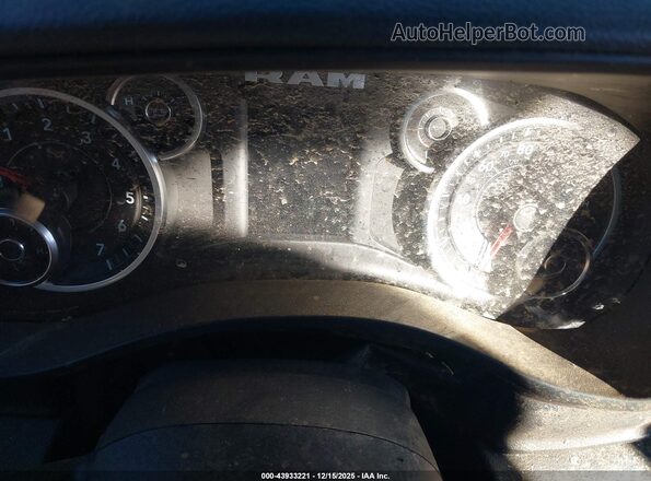 1C6SRFMTXNN481205 2022 RAM 1500 Burgundy 360 interior view