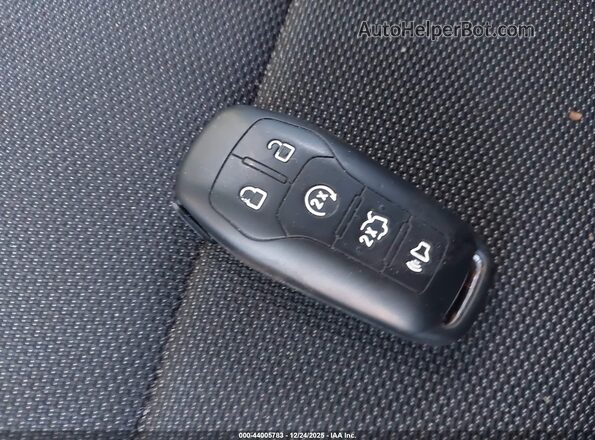 1FA6P8AM0G5326437 2016 FORD MUSTANG Red Vista del salpicadero