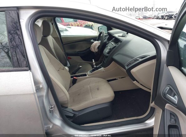 1FADP3FE8HL295088 2017 FORD FOCUS Silver Vista interior delantera