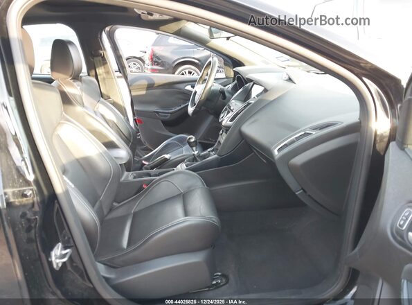 1FADP3L92GL390218 2016 FORD FOCUS ST Black Front interior view
