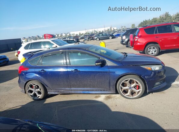 1FADP3L92HL254883 2017 FORD FOCUS ST Dark Blue Вид задньої частини салону
